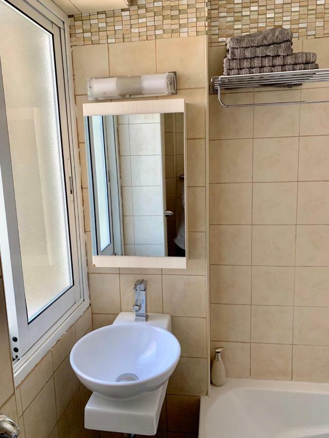 Modern 2 Bed Room Large Apartment Nicosia Exterior photo