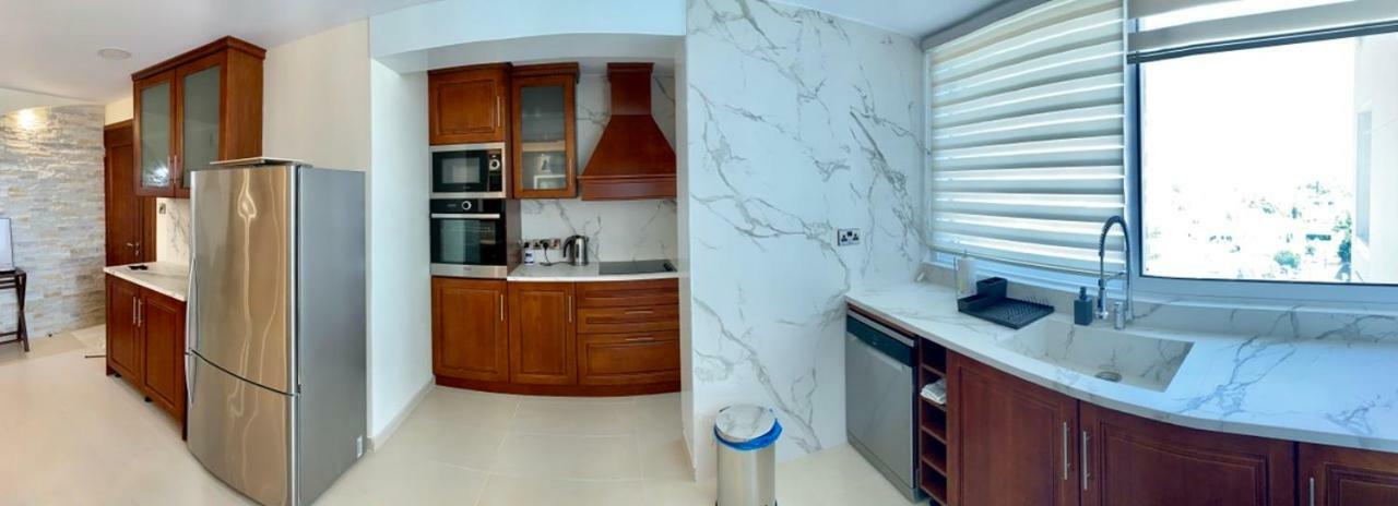 Modern 2 Bed Room Large Apartment Nicosia Exterior photo